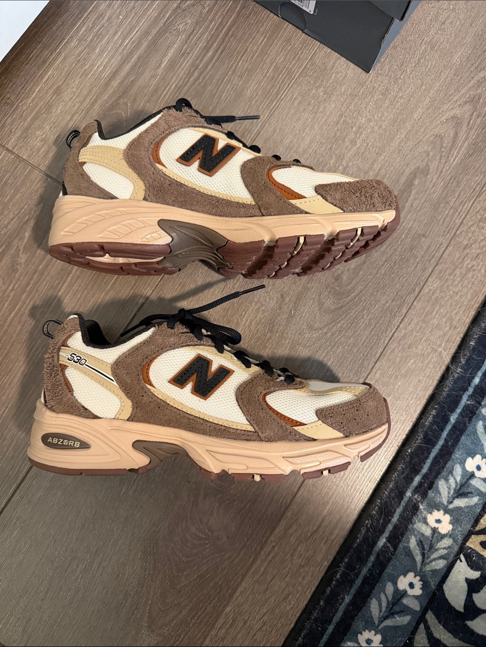New Balance Women’s Beige and Brown 530 Sneakers - Picture 4 of 10
